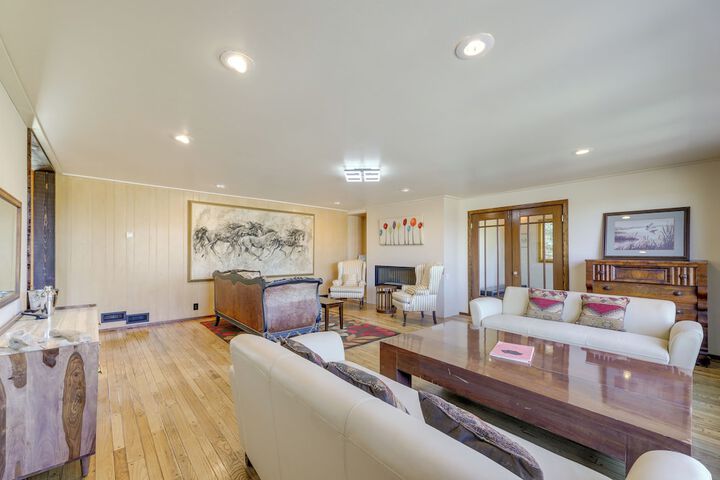 Spacious Pinedale Home w / Mountain Range View