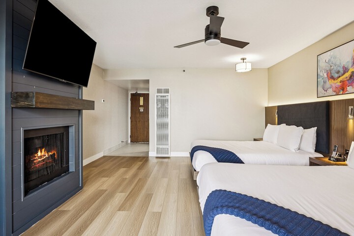 456 Embarcadero Inn & Suites