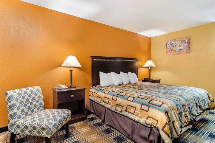 Room 15 of 28