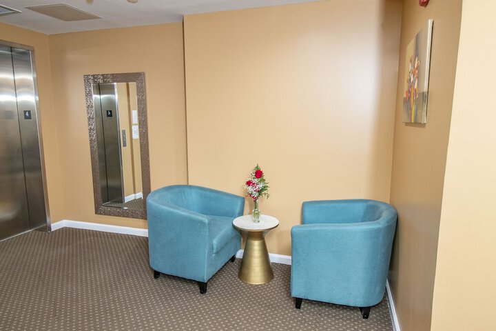 Lounge 53 of 56