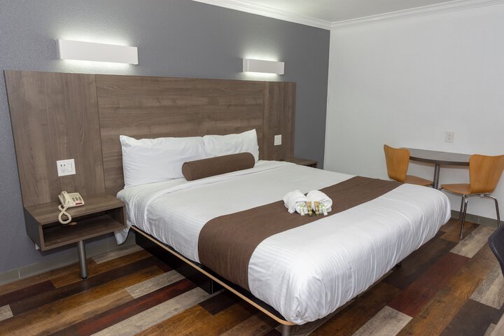 Room 9 of 26