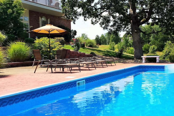 Pool 10 of 44