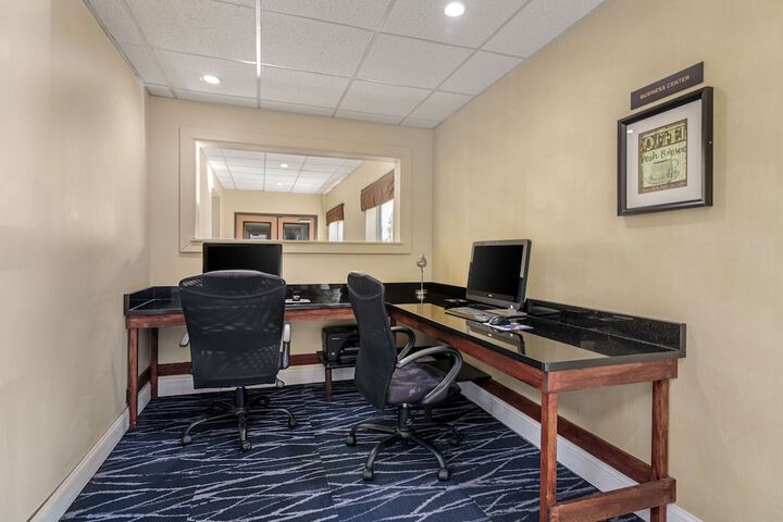 Business Center 33 of 33