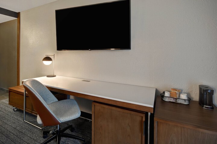 Room 44 of 82