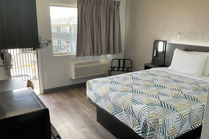 Room 17 of 26
