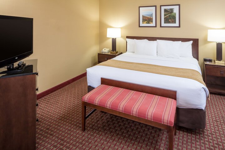 Comfort Inn & Suites Near Burke Mountain