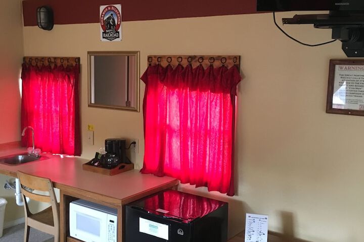 Room 28 of 61