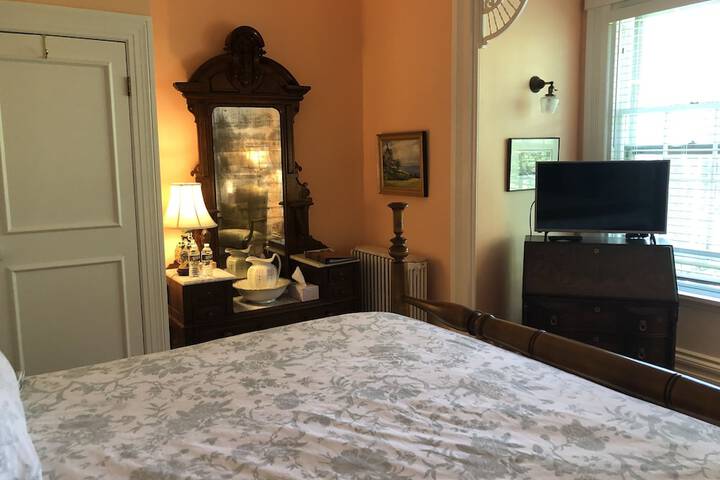Delano Homestead Bed & Breakfast