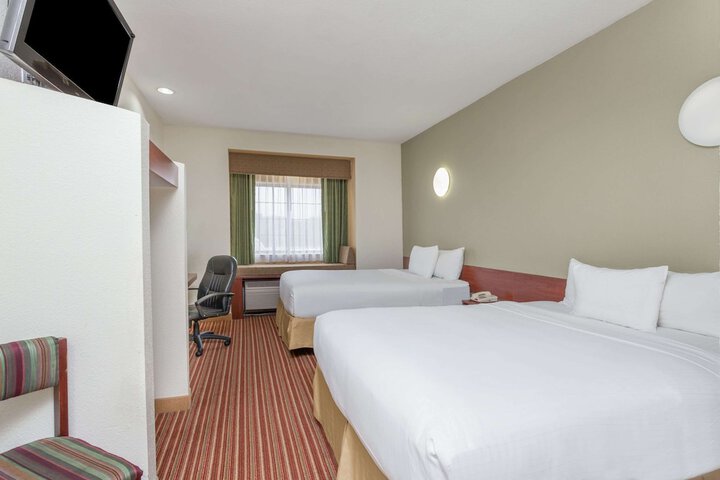 Room 9 of 28