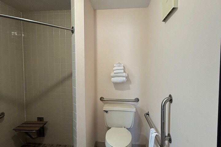 Nisswa Hotel and Suites