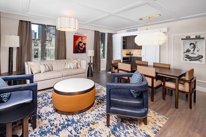 Room 33 of 62