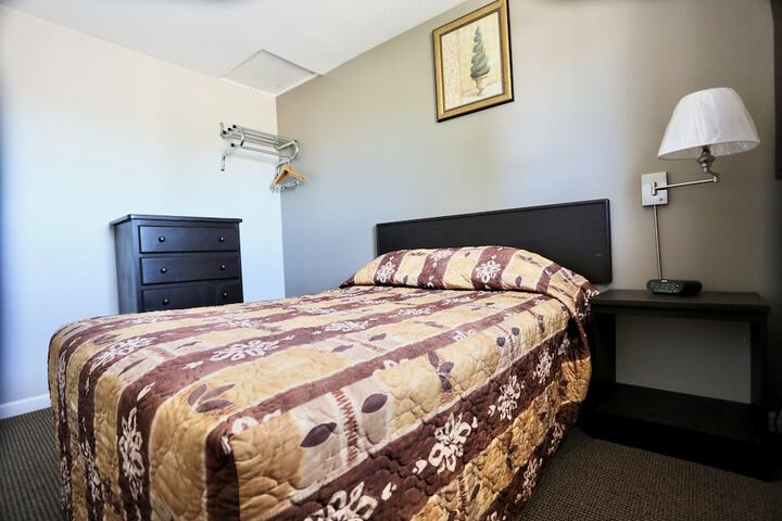 Room 5 of 12