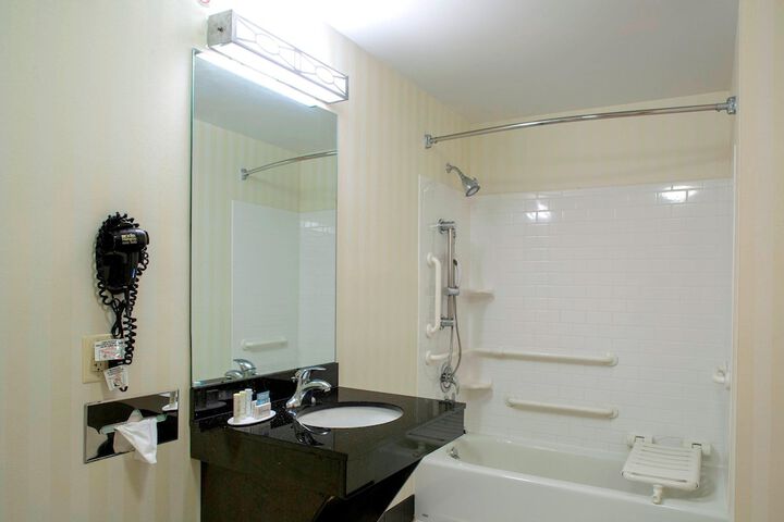 Room 16 of 28