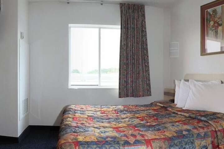 Room 17 of 28