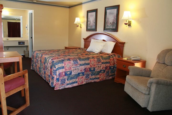 Claremore Motor Inn