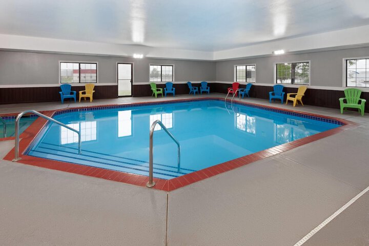 AmericInn by Wyndham Reedsburg