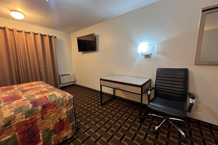 Deluxe Inn
