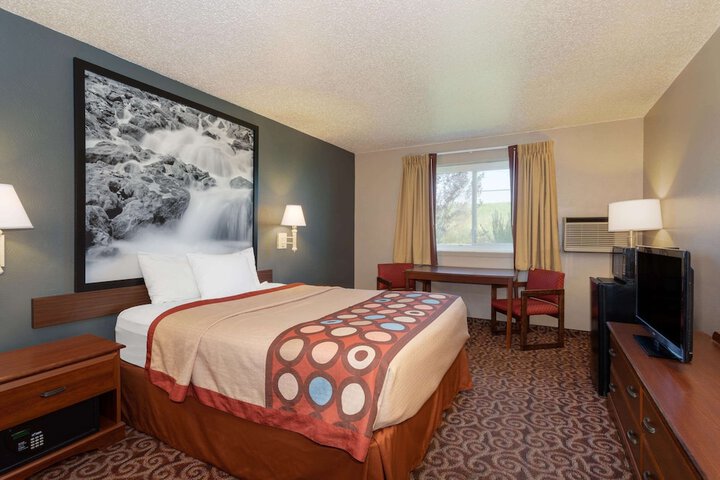 Room 17 of 35