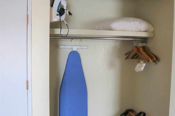 Room 13 of 27