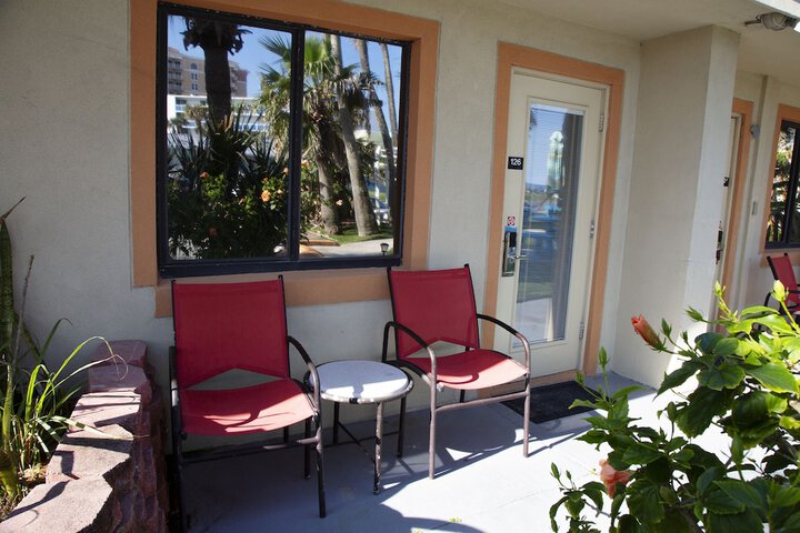 Hotel Exterior 83 of 85