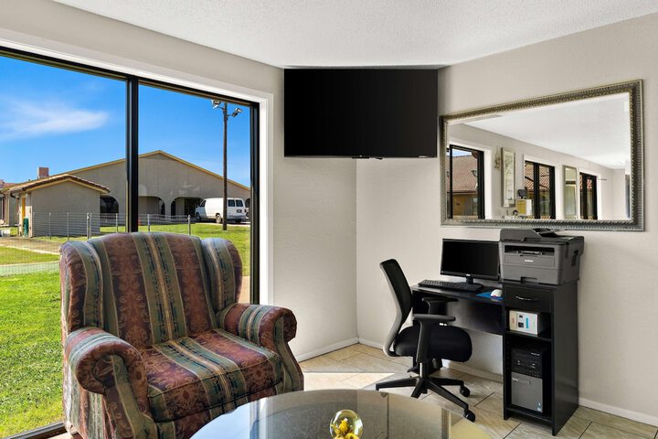 Business Center 29 of 30