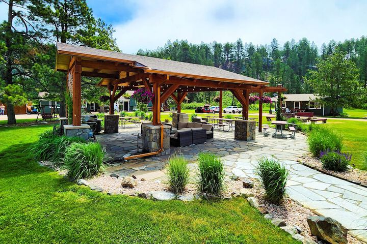 Black Elk Resort Cottages and RV Park