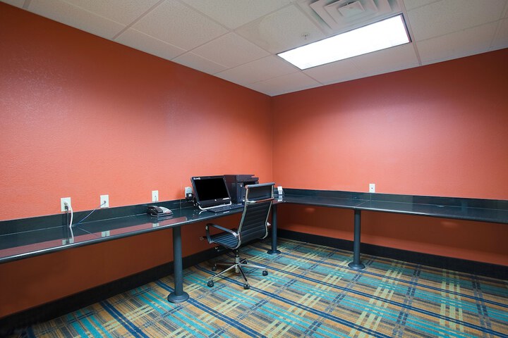 Business Center 53 of 56