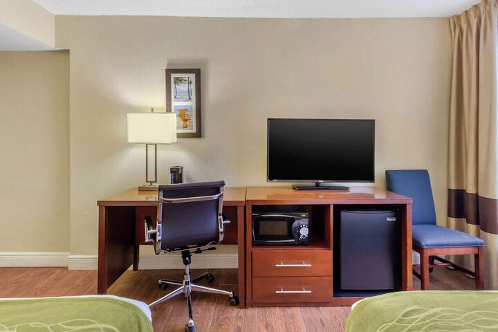 Room 32 of 60
