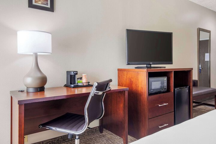 Room 32 of 48