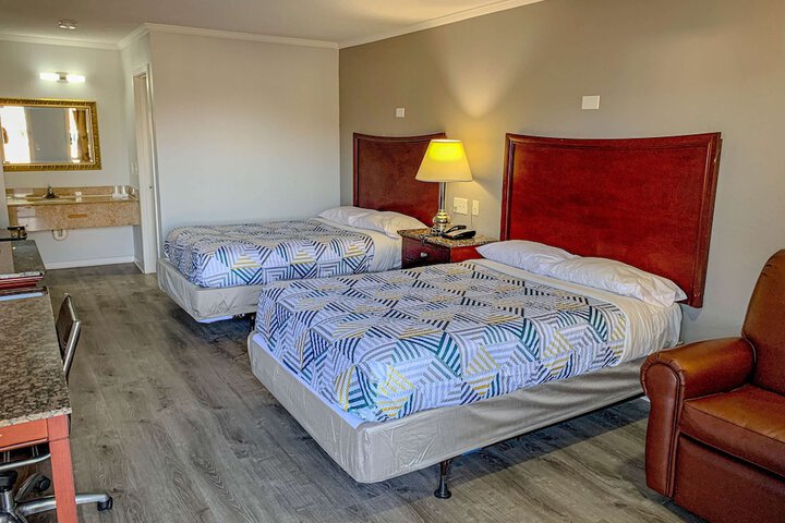 Room 7 of 12