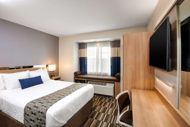 Room 12 of 25