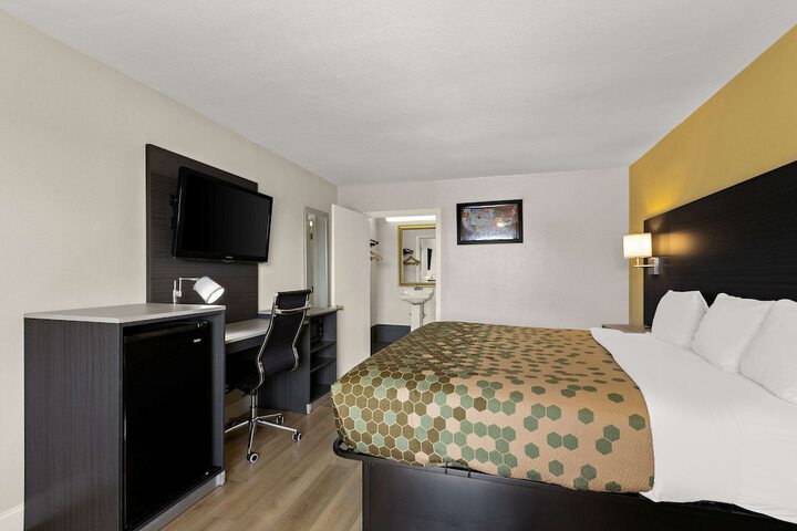 Econo Lodge White Pine Morristown I-81 & I-40 Split