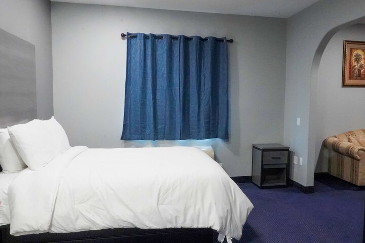 Room 9 of 26