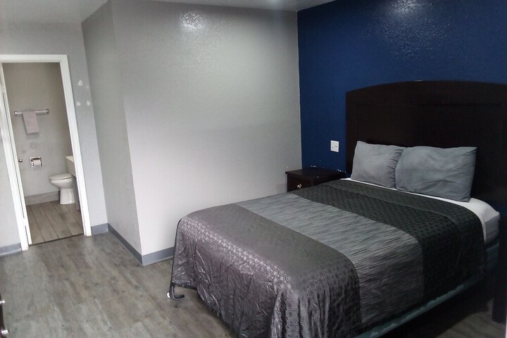 Room 16 of 21