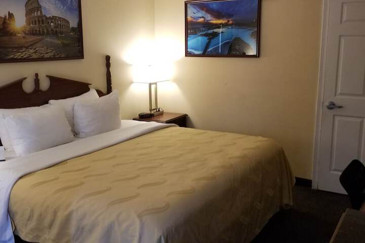 Room 10 of 24