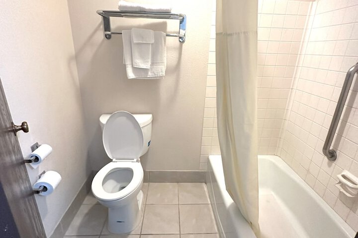 Room 107 of 163