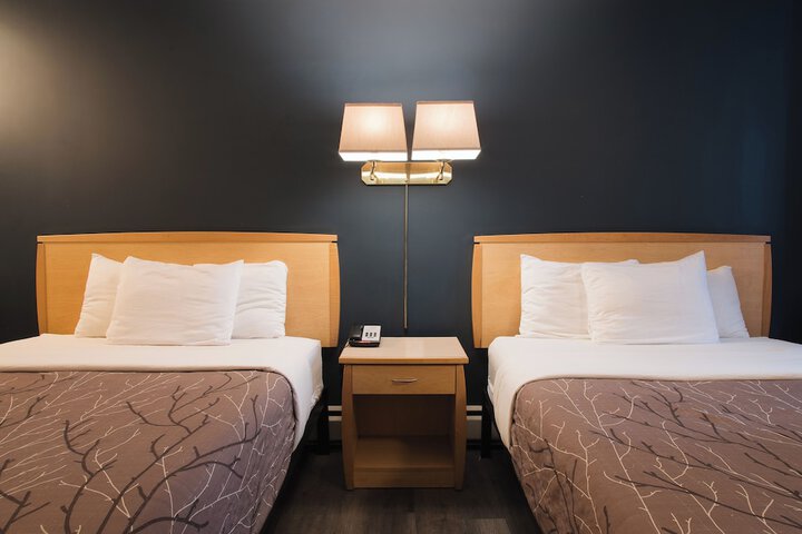 EasyStay Inn & Suites Fernie