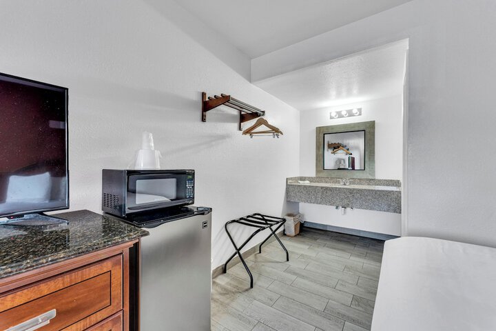 Room 15 of 42