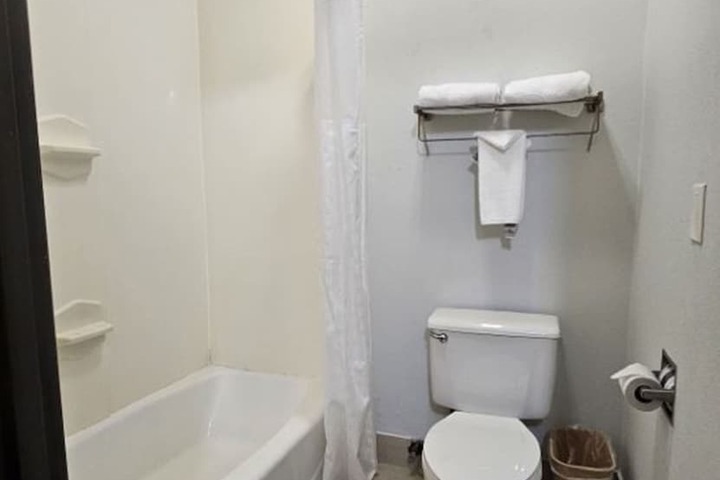 Room 25 of 64