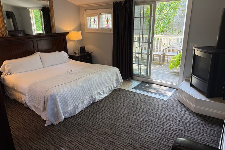 Crowne Pointe Historic Inn & Spa - Adults Only