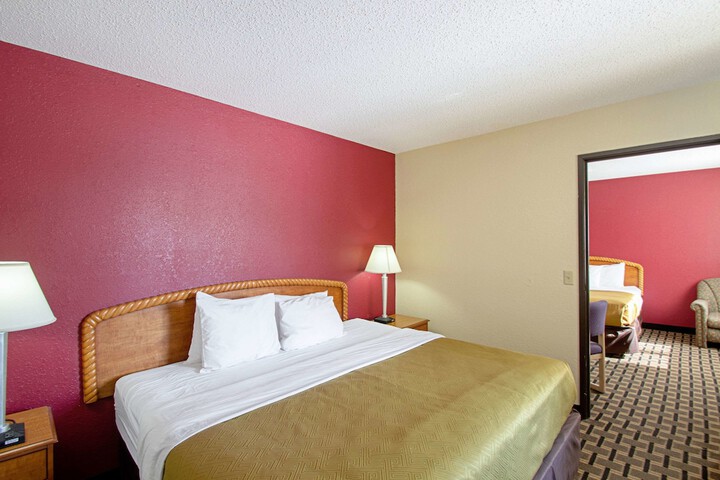 Room 21 of 38