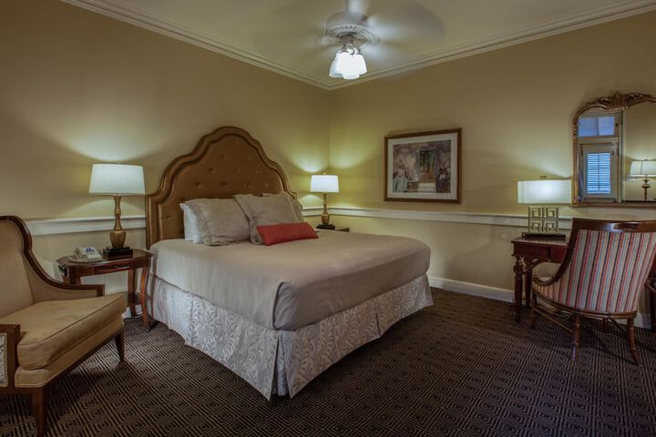Room 11 of 32