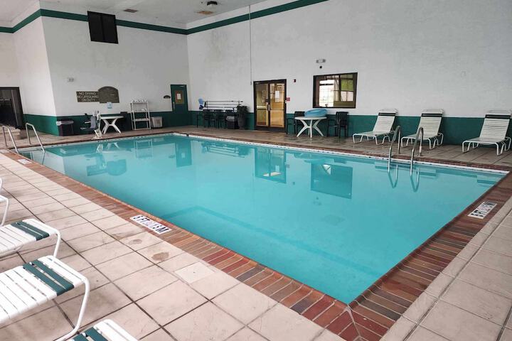 Quality Inn & Suites Somerset Downtown