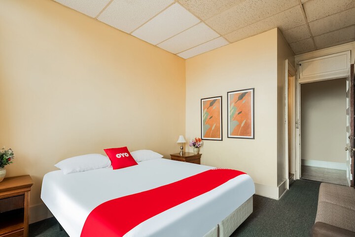 Room 17 of 27