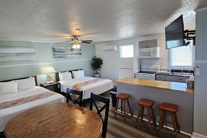 Island Guesthouse and Motel