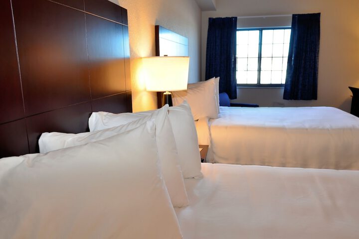 Room 28 of 106