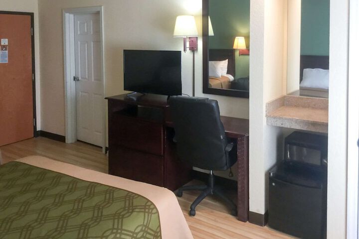 Room 10 of 19