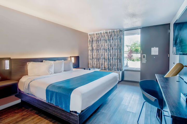 Room 10 of 25