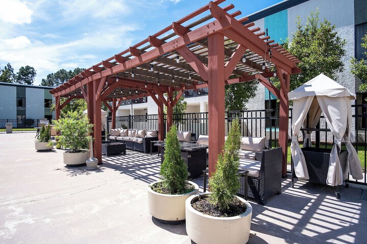 Cottonwood Suites Savannah Hotel & Conference Center