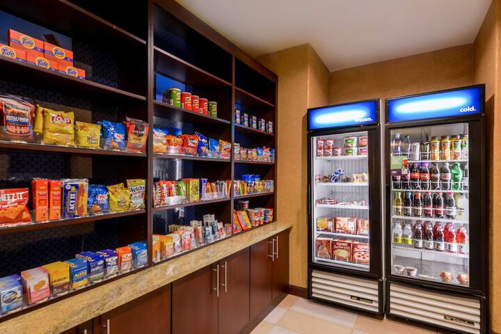 Hampton Inn & Suites Ontario
